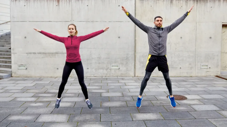 HOW TO PERFORM JUMPING JACKS